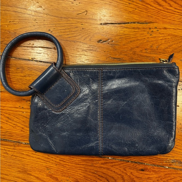 HOBO Sable Wristlet - Picture 9 of 13